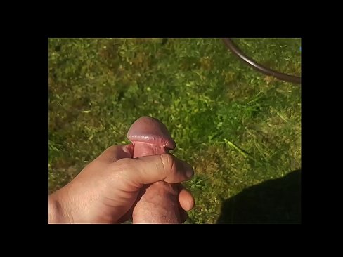 ❤️ Keçika germ di bexçeyek havînê de pisîka xwe ya pembe diqelişe û bi şuştinê dixe. ☑ Super porno li porno ku.bladesoul.top