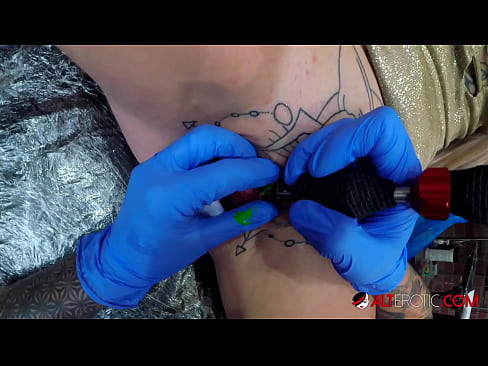 ❤️ Keçika pir tattookirî Sully Savage tattooek li ser klîtorê xwe kir. ☑ Super porno li porno ku.bladesoul.top